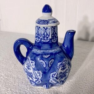 Vintage Blue White Chinese Porcelain Teapot